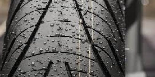 Ketahui 8 Tips Memilih Ban Motor Anti Licin Saat Musim Hujan