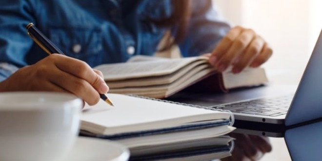 Tips Menjadi Seorang Resensi Buku yang Asyik dan Berpengaruh
