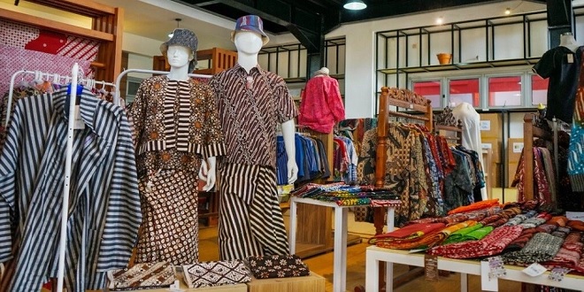 7 Toko Batik Terbaik di Kediri Alamat, Rekomendasi Produk, Nomor Telepon, dan Jam Buka