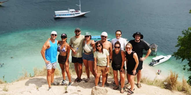 Alasan Kenapa Komodo Boat Tour Cocok untuk Honeymoon atau Family Trip
